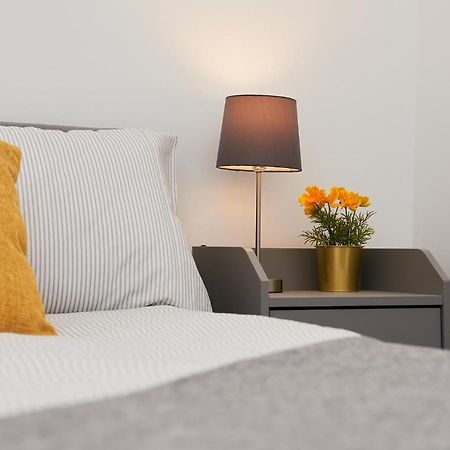 High Spec 2 Bed Apartment W/Parking Available Londres Exterior foto