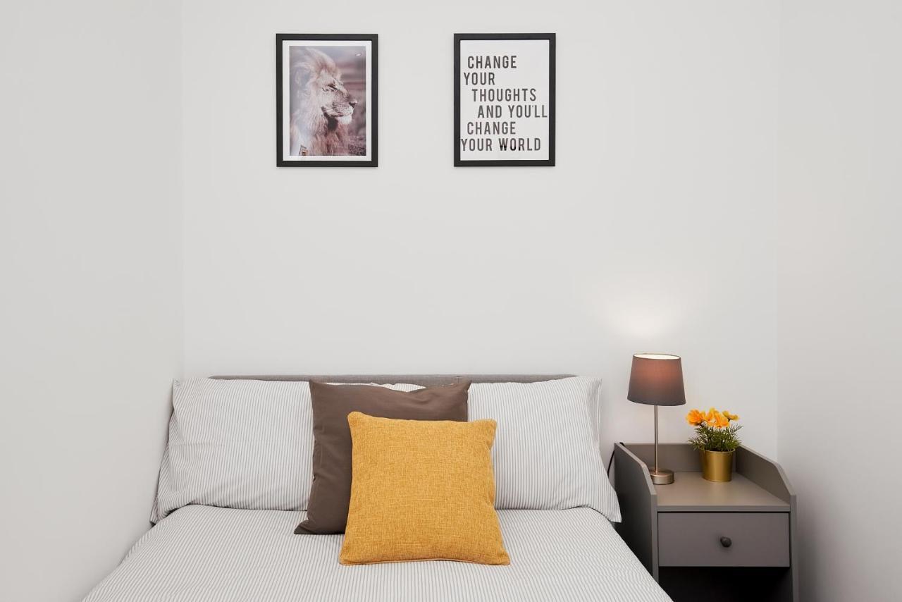 High Spec 2 Bed Apartment W/Parking Available Londres Exterior foto