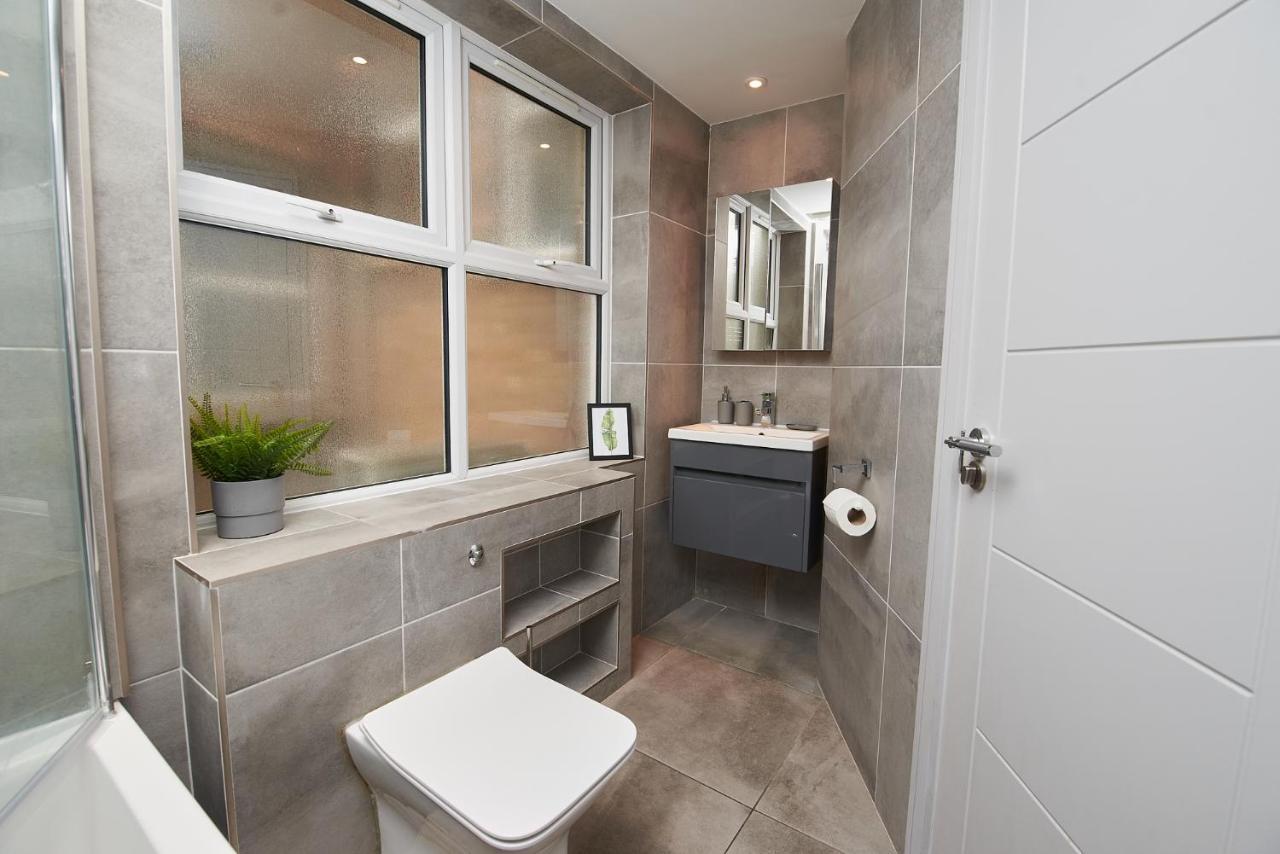 High Spec 2 Bed Apartment W/Parking Available Londres Exterior foto