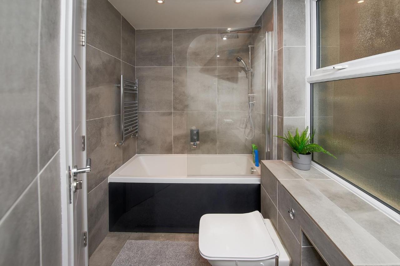 High Spec 2 Bed Apartment W/Parking Available Londres Exterior foto